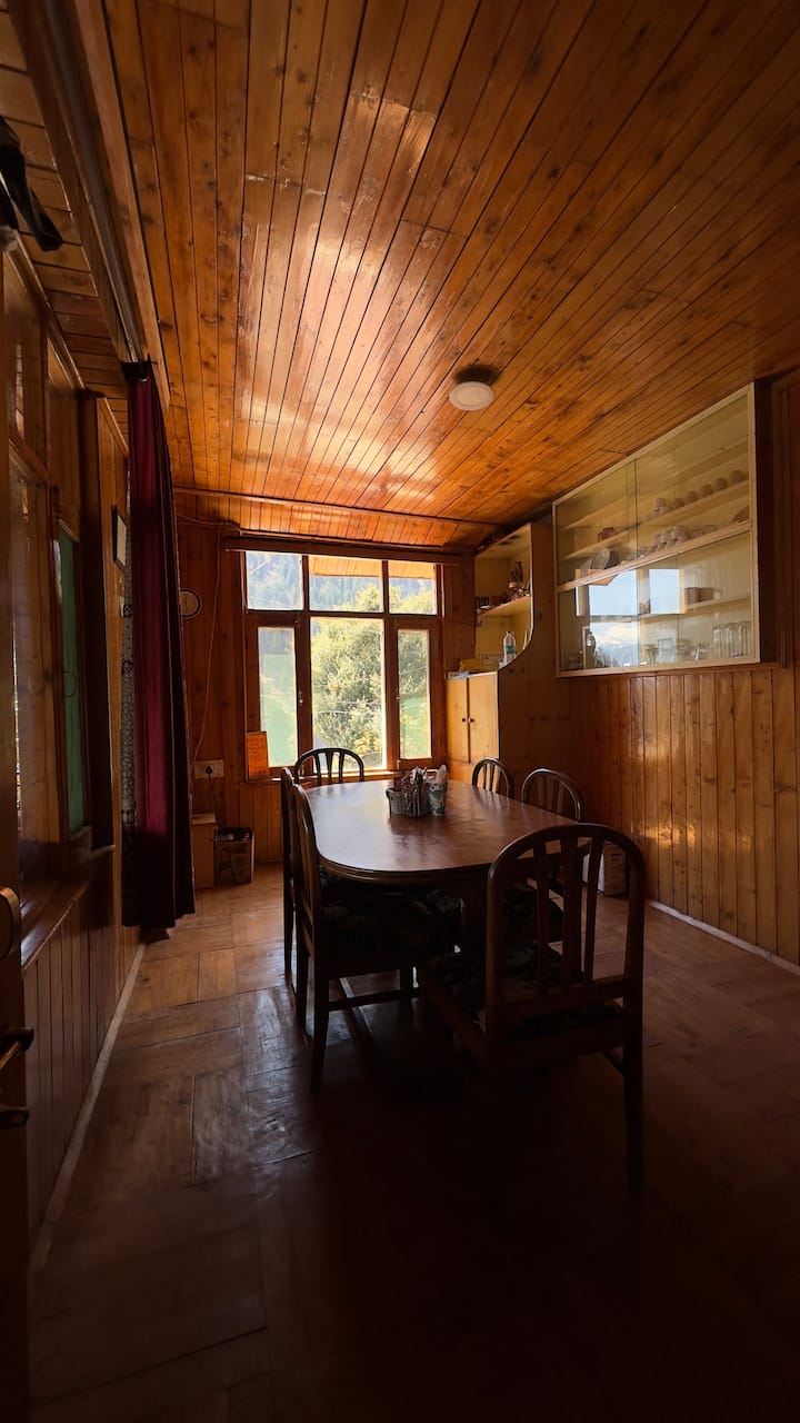 Majestic Woods Cottage Homestay - Manali