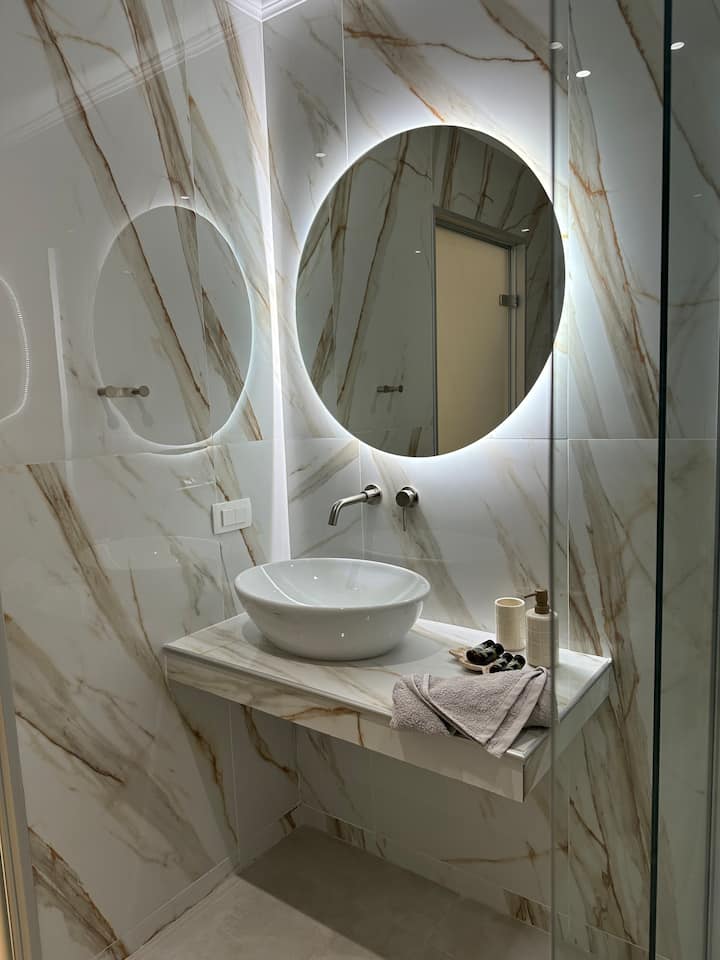 K • L Luxury Suite