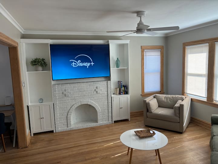 Located On Beautiful And Quite Boulevard! - Chicago, IL