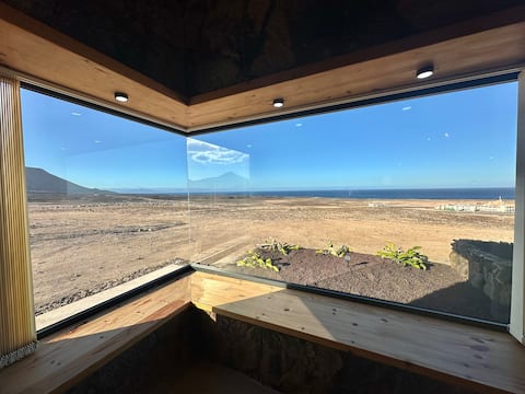 Successful Airbnb property: Villa Tahona: breathtaking views, terrace, parking in La Oliva