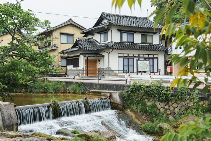 Tamatsukuri Onsen Street's private rental "Kawa no Tori"