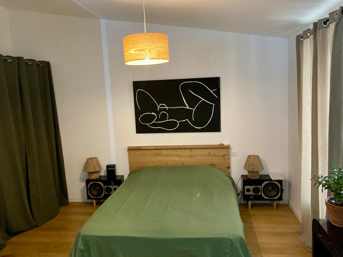 Suitë kryesore me dush.