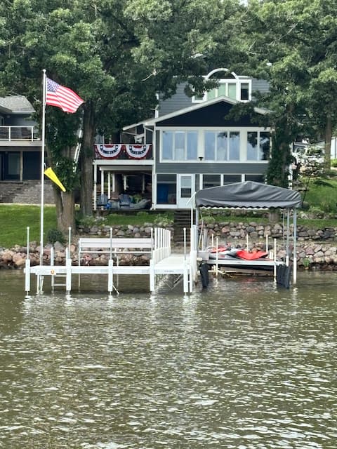 Newly Remodeled House: East Lake Waterside Haven!