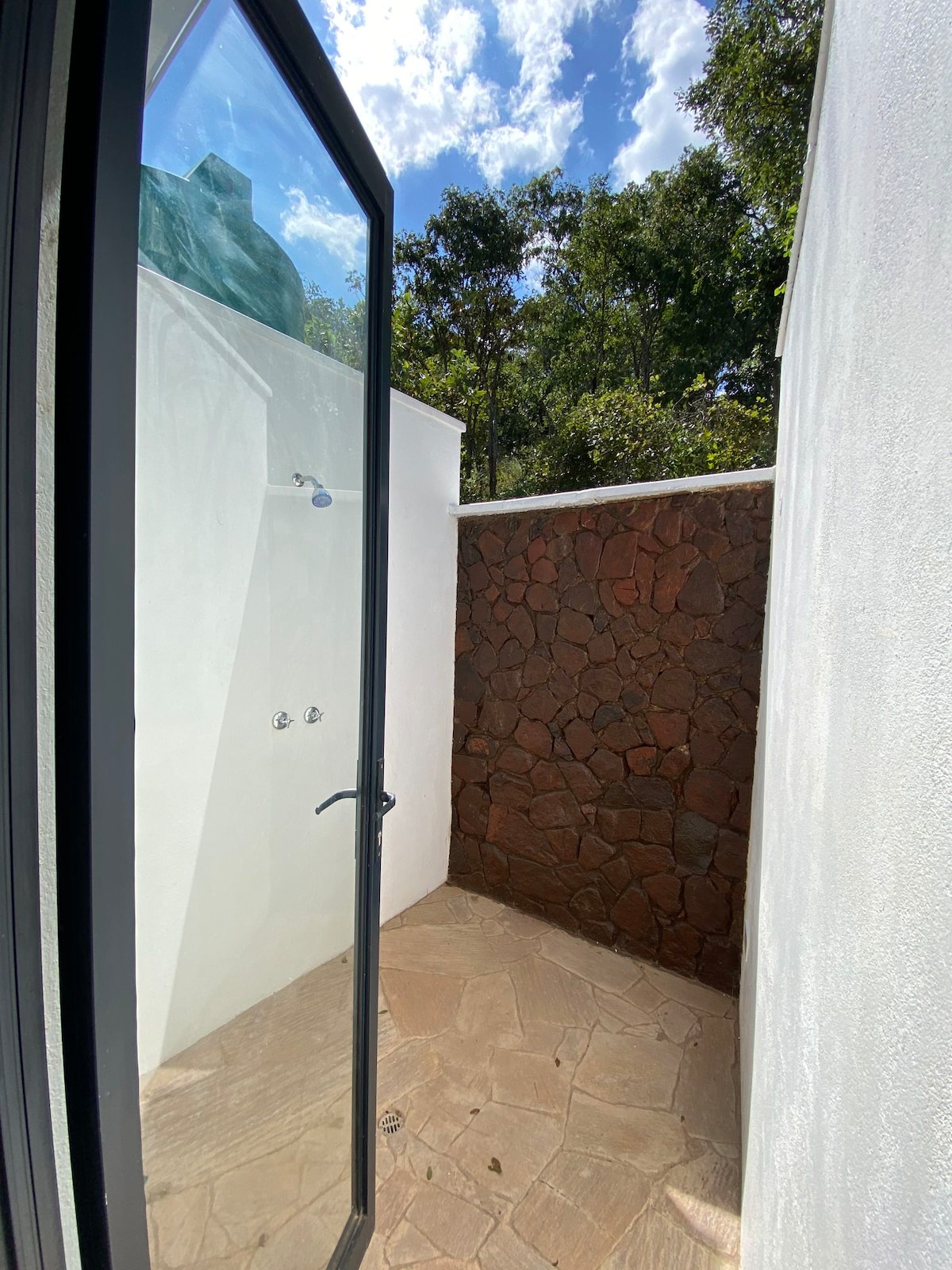 The Treetop Penthouse — Private walled outdoor shower