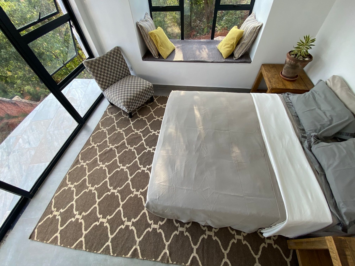180 degree panoramic hilltop views — The Treetop Penthouse, Glen Lorne Harare