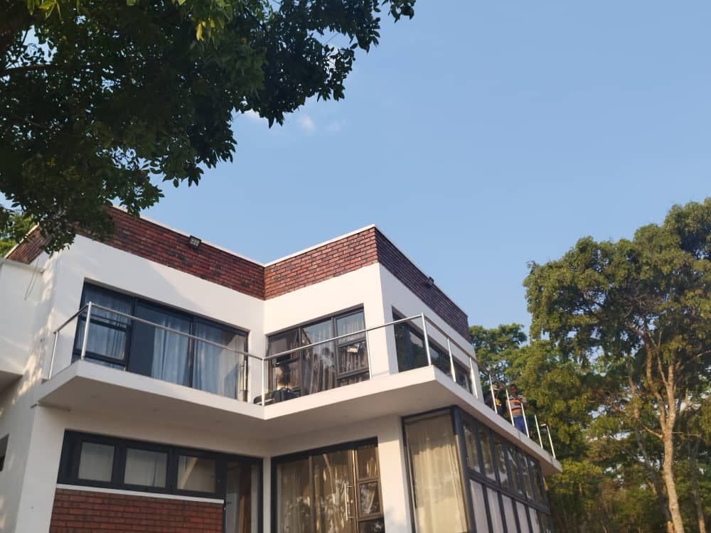 The Treetop Penthouse — Penthouse suspended lounge terrace with unobstructed views