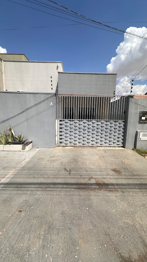 2 Bedroom House Near Downtown