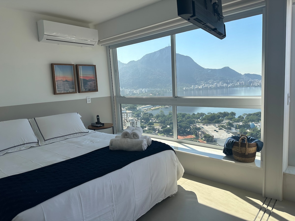 ศาลากลางที่มีวิวที่งดงามของลากูนและทะเล... คำถามคือวิวที่สวยที่สุดคือเวลากลางวันหรือกลางคืน! 