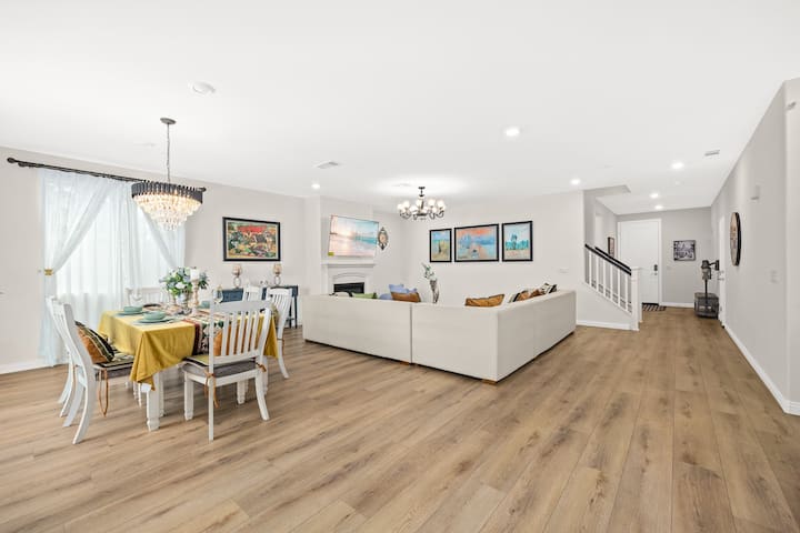 3000 Ft/large Space/new/3 Tvs/king Beds/airport - Ontario, CA