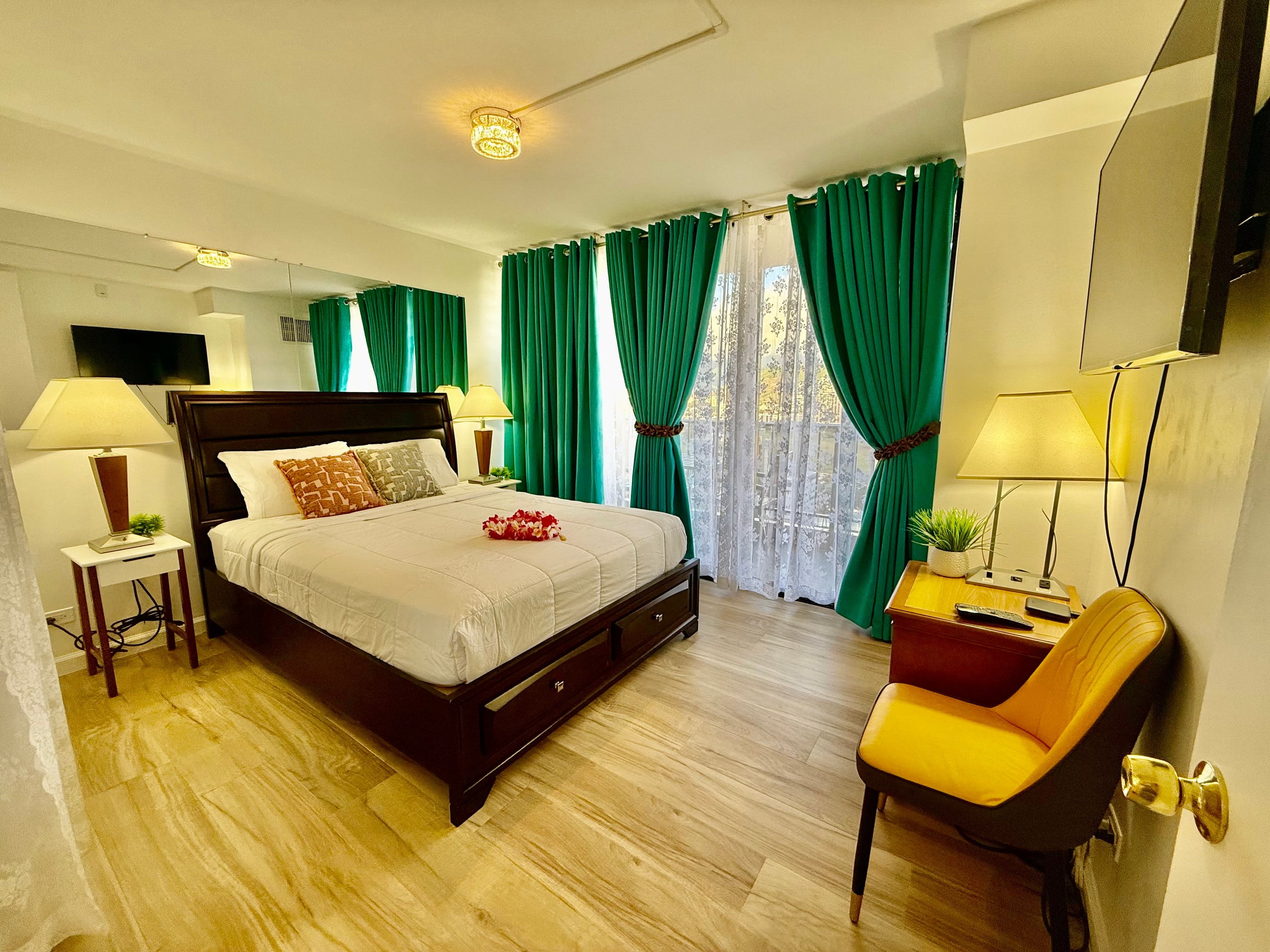 Condo in Honolulu · ★4.89 · 1 bedroom · 3 beds · 1 bath - Image 3