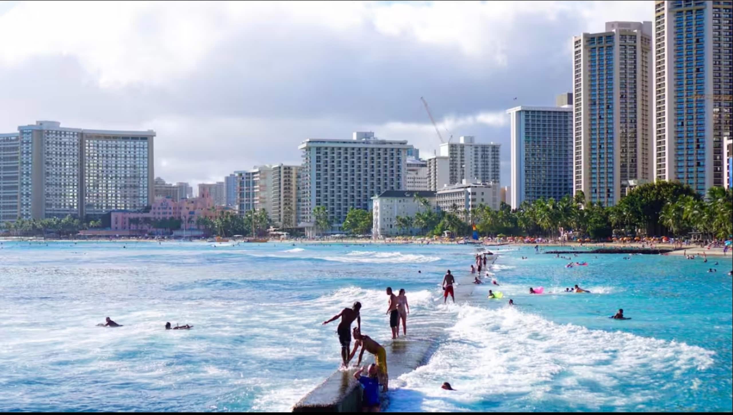 Condo in Honolulu · ★4.89 · 1 bedroom · 3 beds · 1 bath - Image 58
