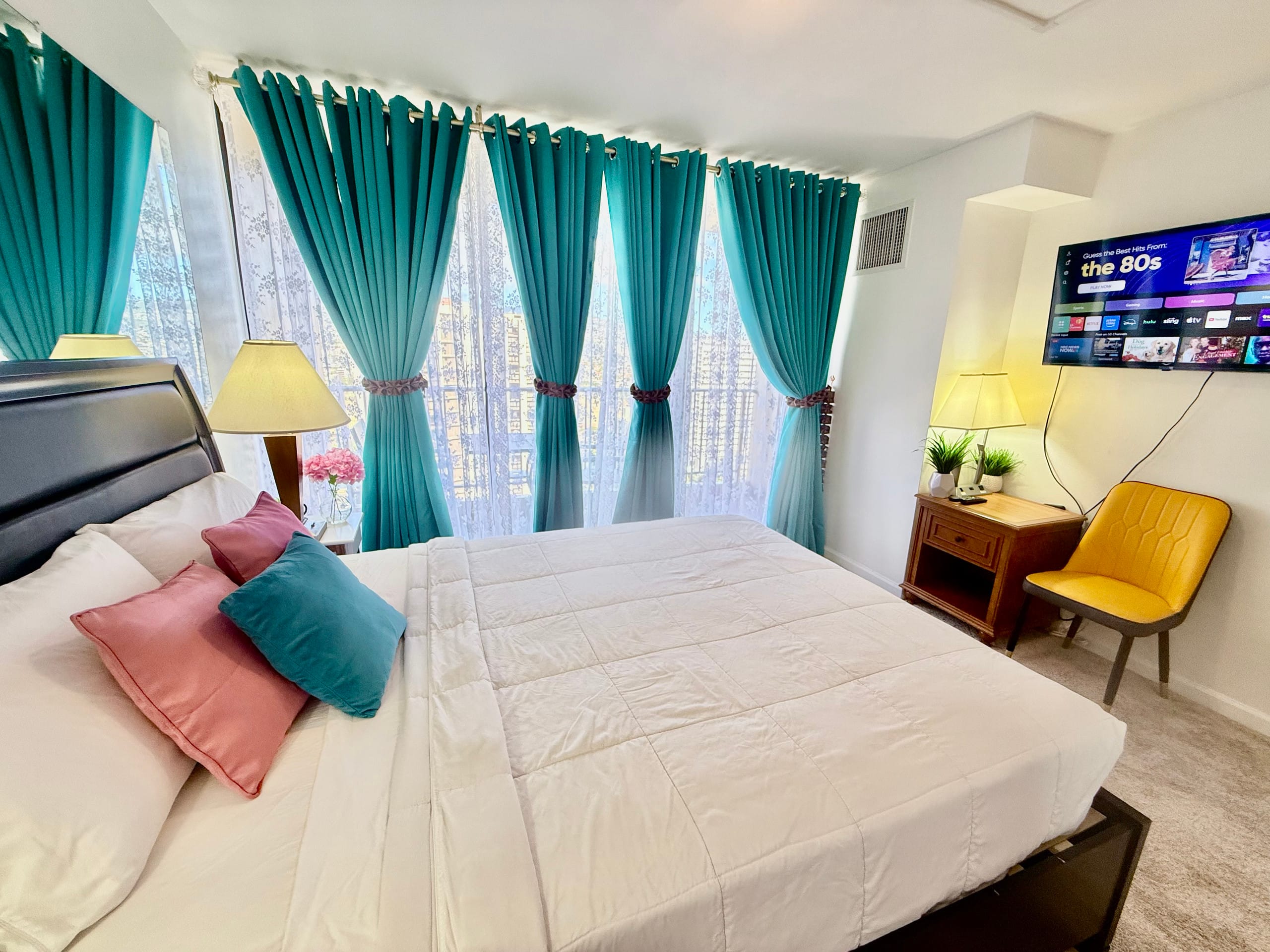 Condo in Honolulu · ★4.89 · 1 bedroom · 3 beds · 1 bath - Image 5
