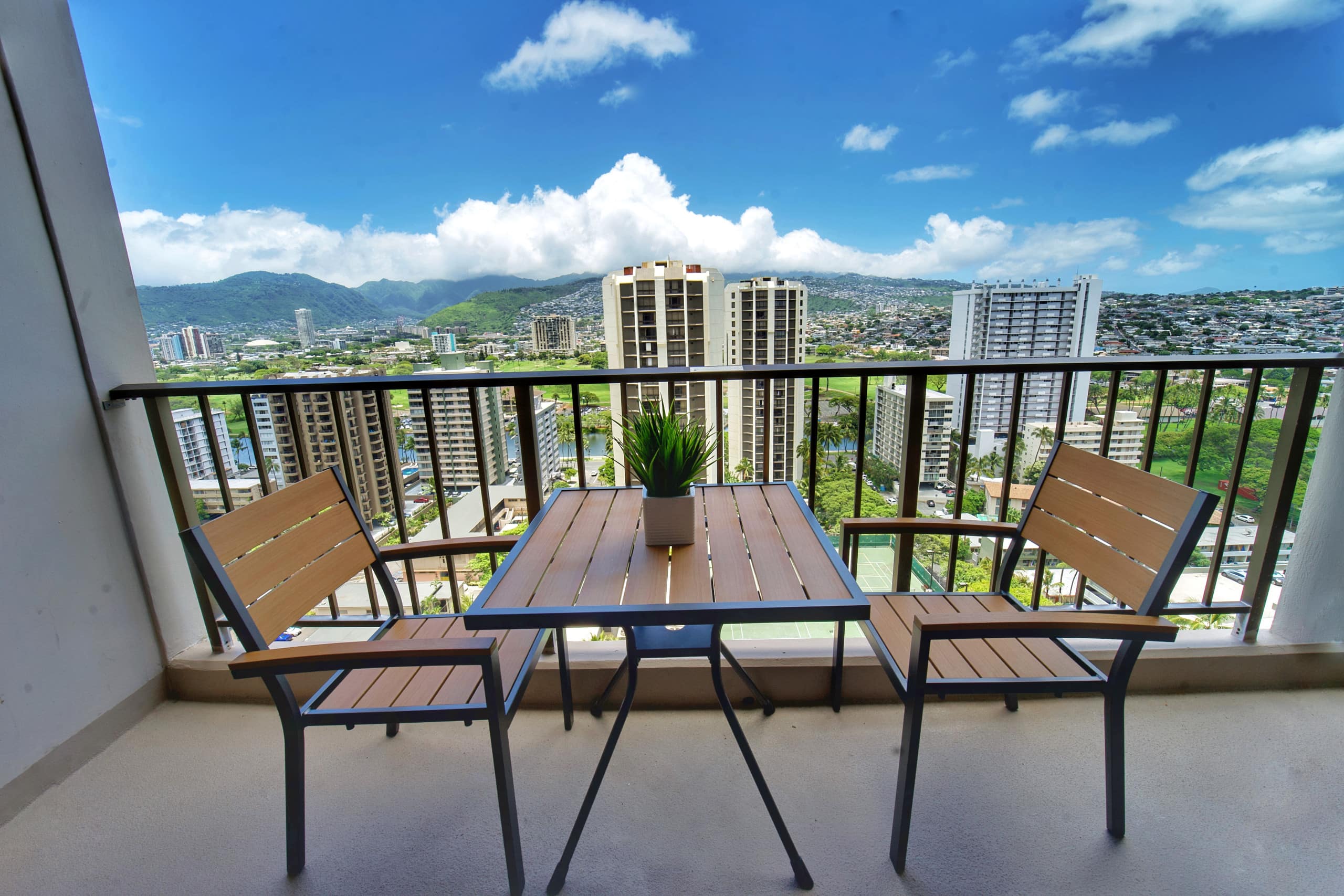Condo in Honolulu · ★4.89 · 1 bedroom · 3 beds · 1 bath - Image 19
