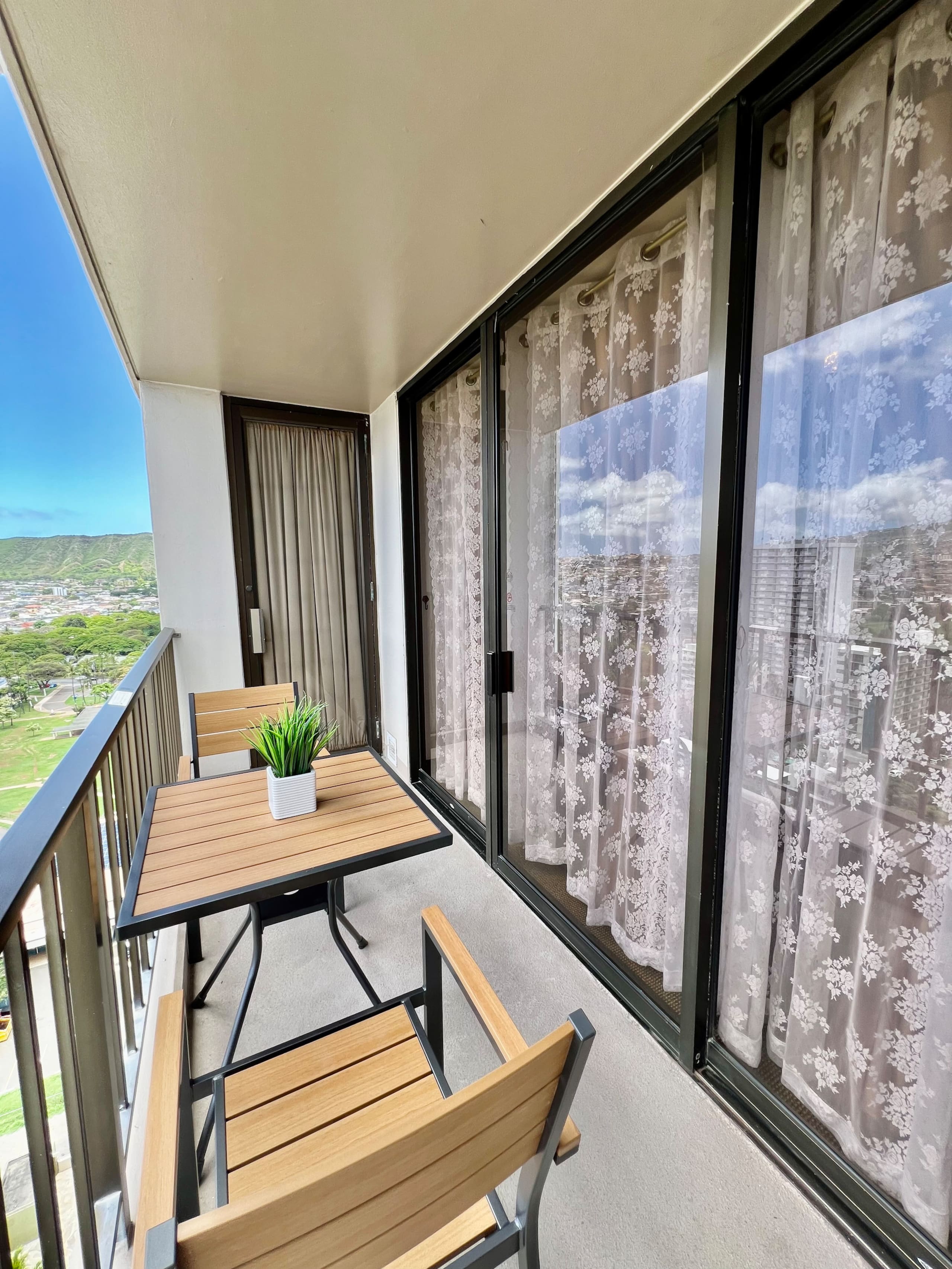 Condo in Honolulu · ★4.89 · 1 bedroom · 3 beds · 1 bath - Image 37