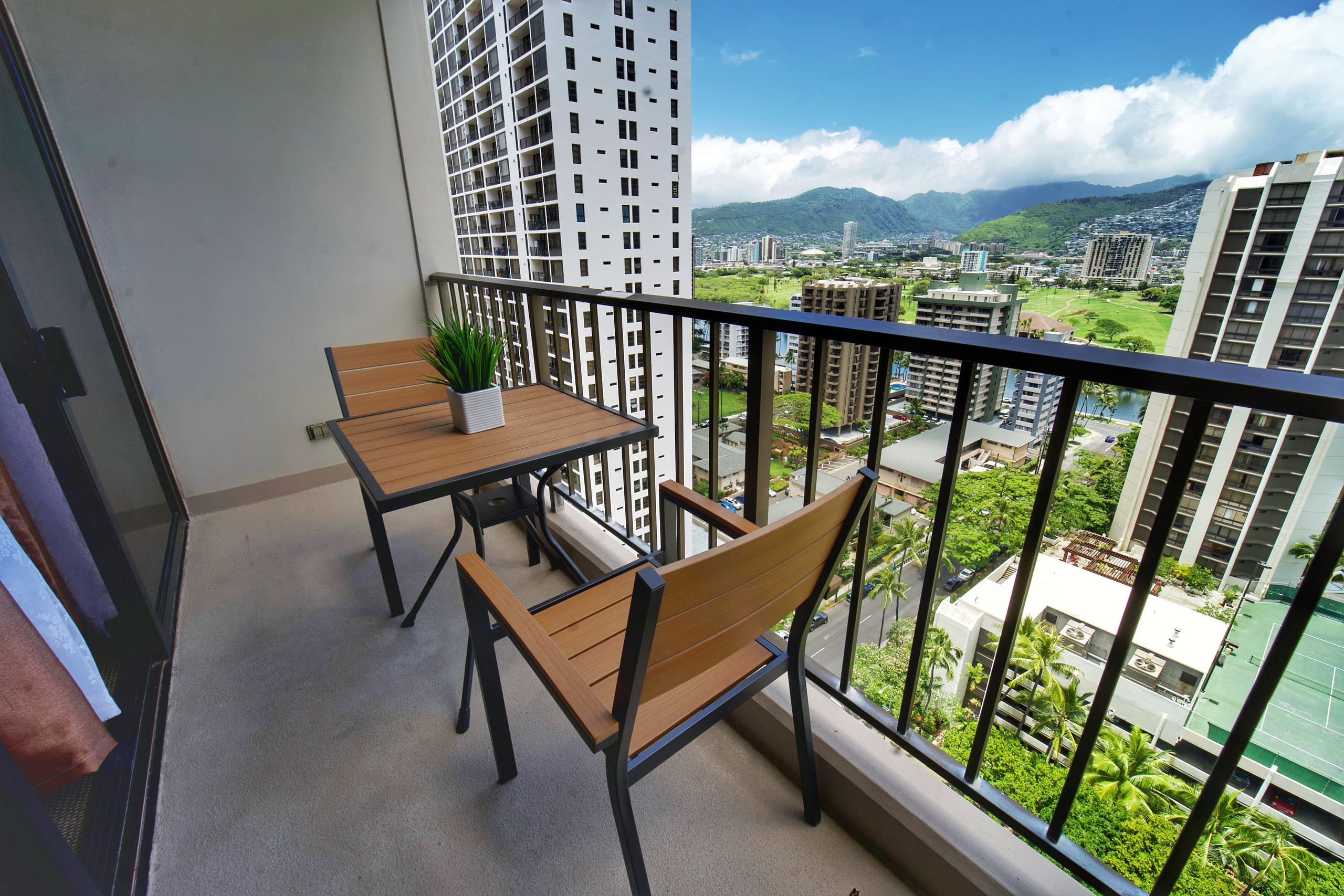 Condo in Honolulu · ★4.89 · 1 bedroom · 3 beds · 1 bath - Image 38
