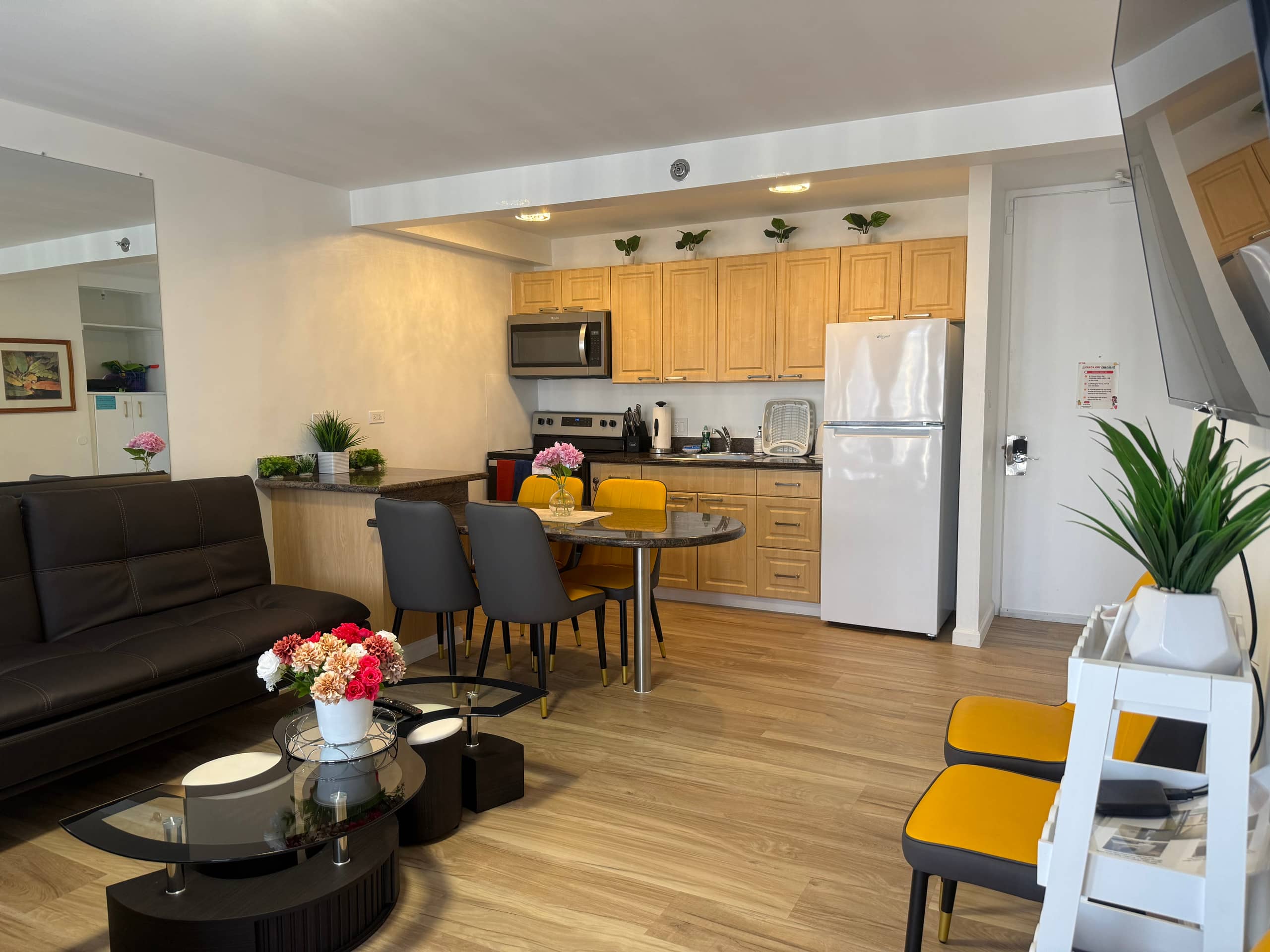 Condo in Honolulu · ★4.89 · 1 bedroom · 3 beds · 1 bath - Image 23