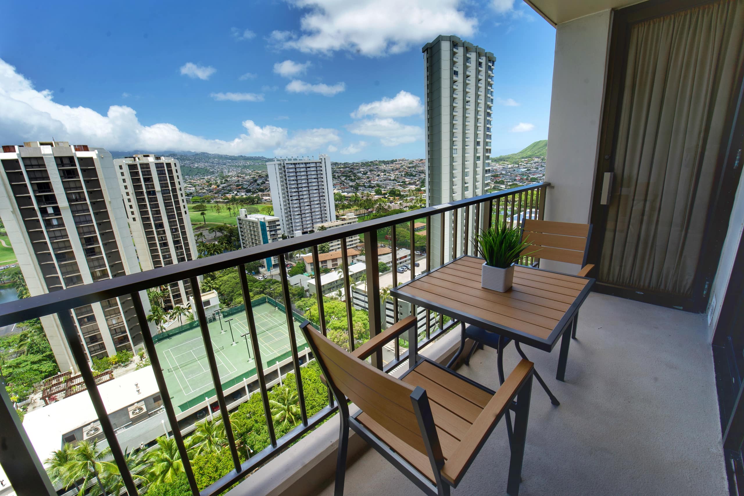 Condo in Honolulu · ★4.89 · 1 bedroom · 3 beds · 1 bath - Image 39
