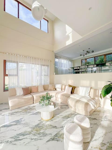 Baudains Mansion – 4BR Luxury Villa with City View