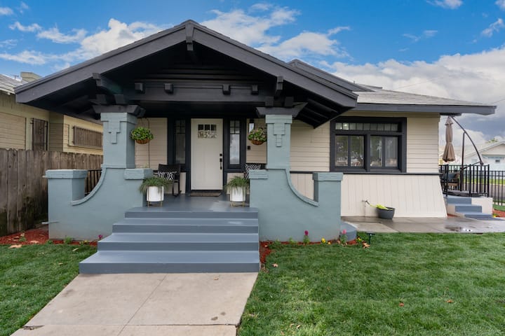 Modern Tower District 2 Bedroom 1 Bath With Porch - Fresno, CA