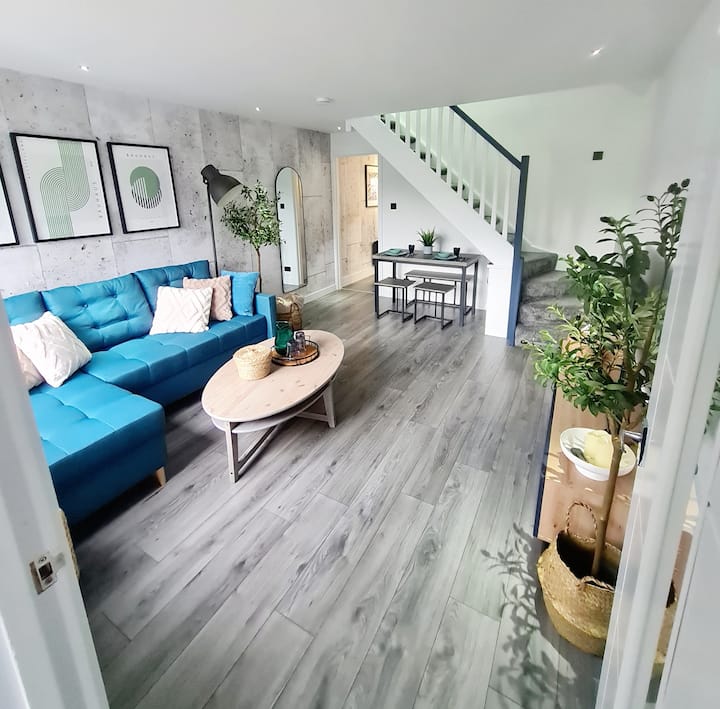 Lovely House With Patio / Private Driveway - Hamilton, UK