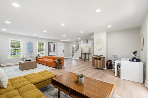 Luxurious | Spacious | Hot Tub | Close To D.C