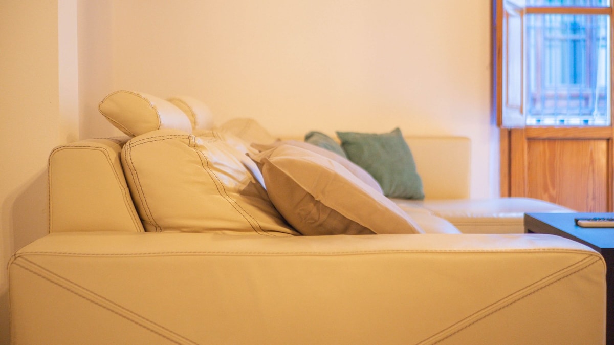 Top performing Airbnb: Charming apartment in Granada in Granada