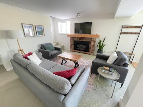 Top performing Airbnb: Spacious 2 bedroom suite in Garibaldi Highlands in Squamish Lillooet