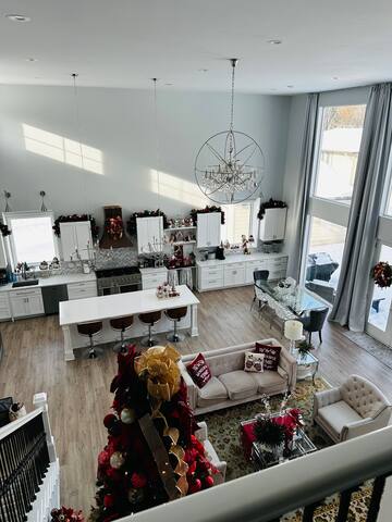 Stunning Elegant Retreat. Central. New home!