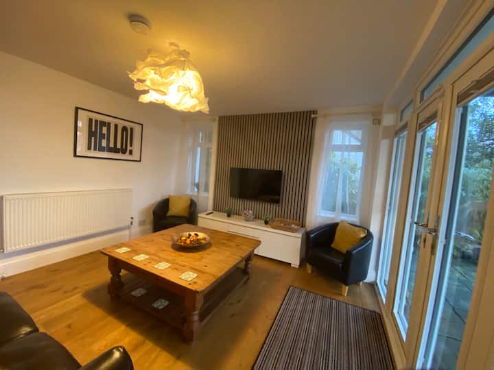Stunning Apartment In Great Location - Brístol