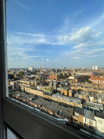 Central London, 4 Beds, 2 Baths gallery image 2