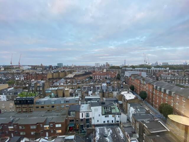 Central London, 4 Beds, 2 Baths gallery image 3