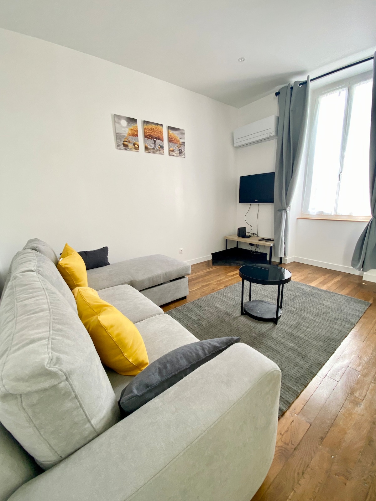 Top Airbnb: *La Maison Verte Dijon*: veranda, garden, and parking in Jouvence
