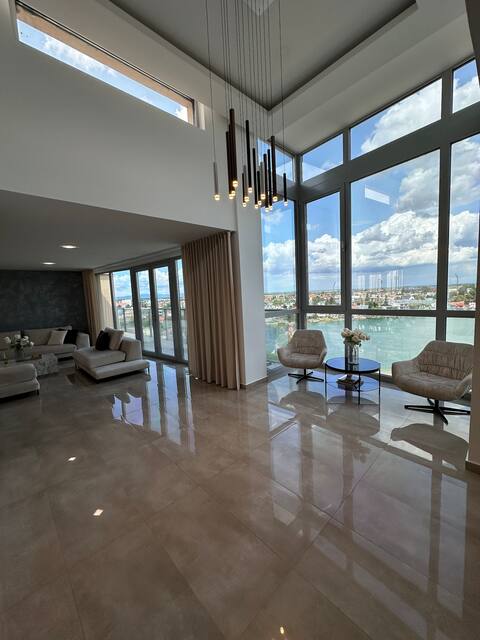 Luxury Penthouse above the lakes, 230 m2, 3x garage