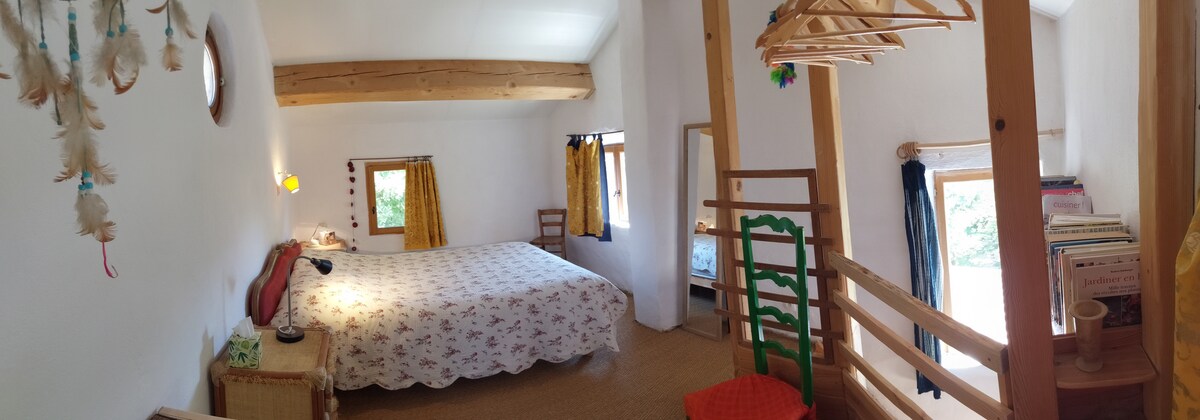 ห้องนอนพร้อมเตียงขนาด 140x200 เตียงนอนสบายสุด ๆ ที่นอนไม้ไผ่ เตาไฟฟ้า วิวพาโนรามา 