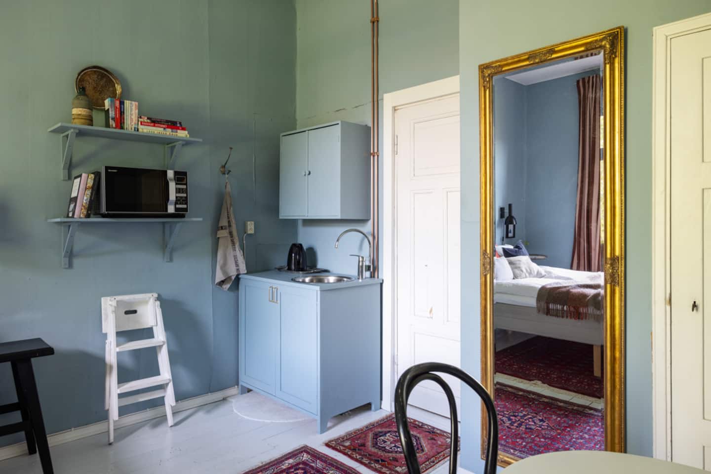 100 Yrs Old House: Room + Kitchenette & Bath, Wifi 4