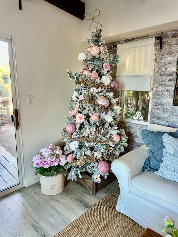 Ashley Cottage-a French Chateau, Mountain View’s - Viejas Casino & Resort