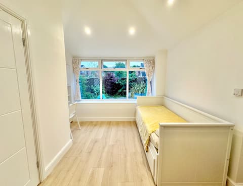 Successful Airbnb property: Garden Flat - SelfContained Room with FreeParking in Chapel Allerton