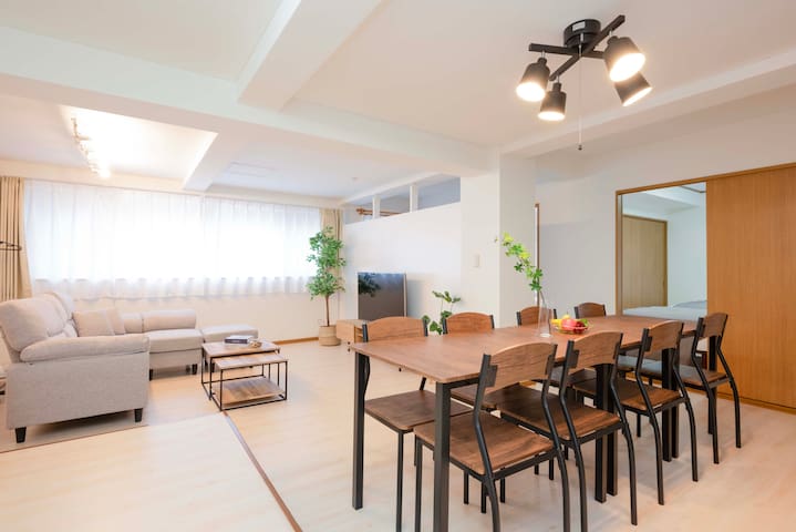 新宿まで電車で7分！70平米広々最大9名可能/ベッド5台/B033