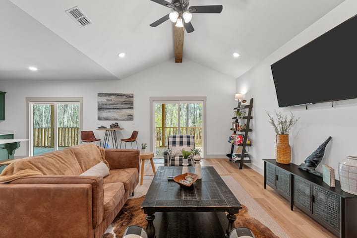 On Caddo - The Haven @ Jackson Arms Hideout - Cabins for Rent in