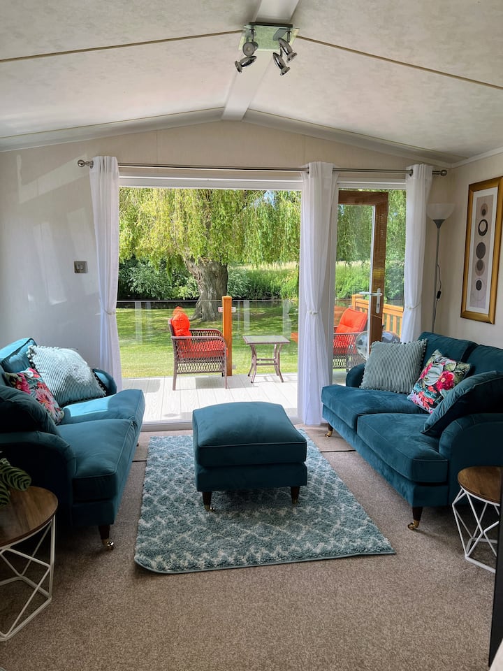 Luxury Riverbank Lodge - Stratford-upon-Avon