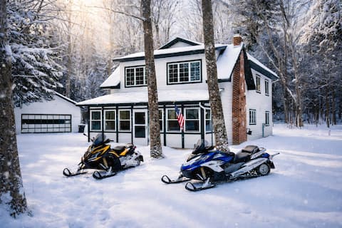 Lakeview Trailside Snowmobile Lodge w/ Fireplace