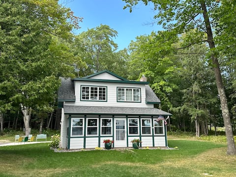 Lakeview Trailside Snowmobile Lodge w/ Fireplace