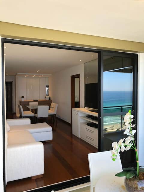 Top Airbnb: 2-bedroom beachfront apartment em Barra Da Tijuca