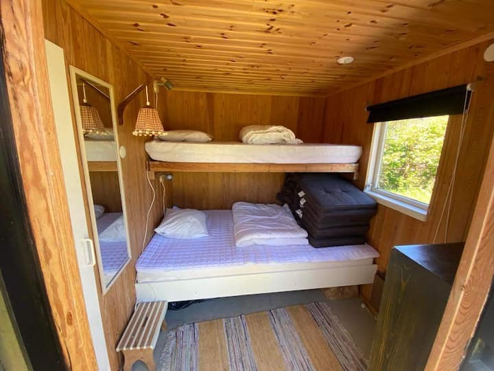 Cabin 2 on site 
Lower bed 140 cm
Upper bed 90cm