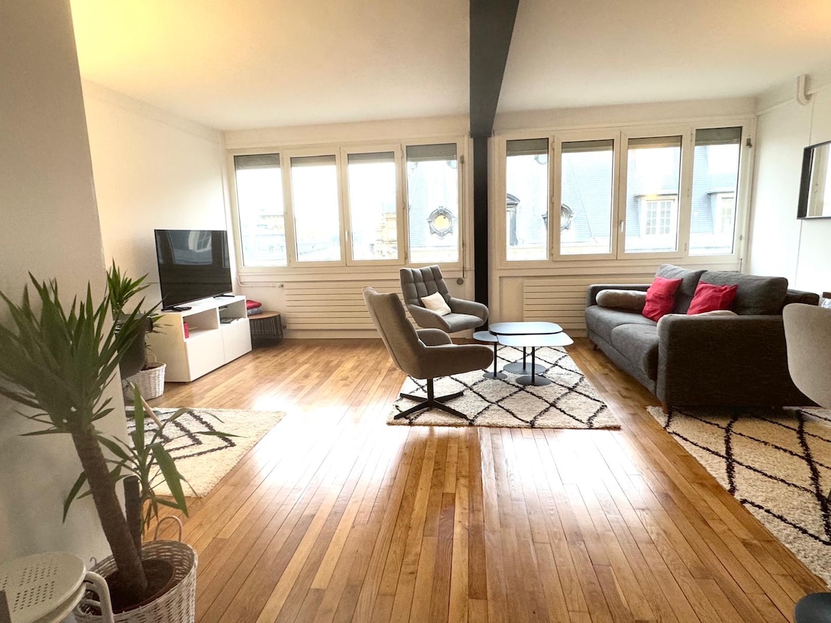Annuncio Airbnb popolare: Saint-Lazare : ~50m2 superb view up to Tour Eiffel a Paris 9e Arrondissement