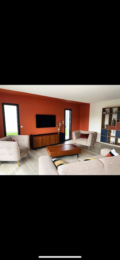 Maison familiale contemporaine avec piscine