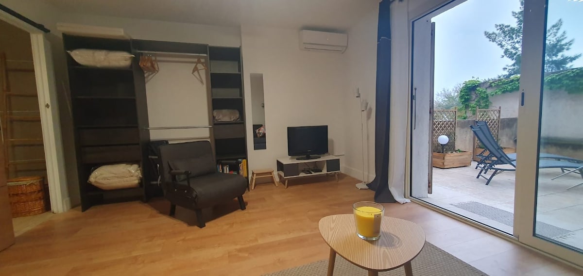 Annonce Airbnb populaire: Studio 2 people 1 child/baby à Calvi