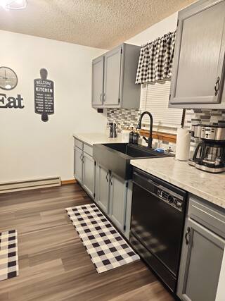 Niagara Falls 2 Bed First Floor Apartment, photo 6 of 38