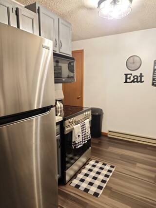 Niagara Falls 2 Bed First Floor Apartment, photo 7 of 38