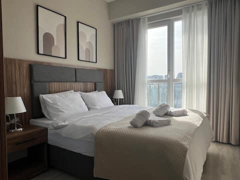 Charming apartment close to city hub, great views